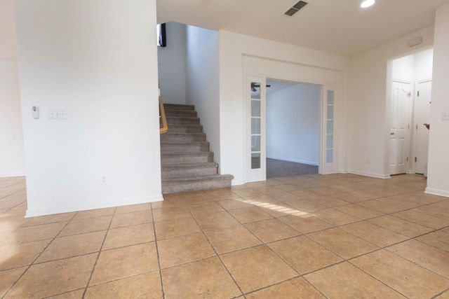 401 Anjou Cir, Sacramento, CA 95835