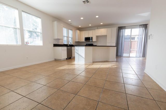 401 Anjou Cir, Sacramento, CA 95835