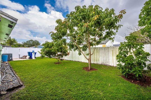 10117 Mikado Lane, Royal Palm Beach, FL 33411