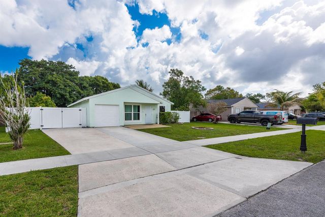 10117 Mikado Lane, Royal Palm Beach, FL 33411