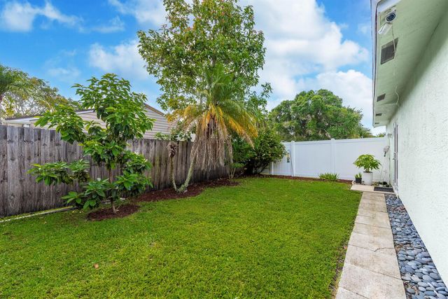 10117 Mikado Lane, Royal Palm Beach, FL 33411