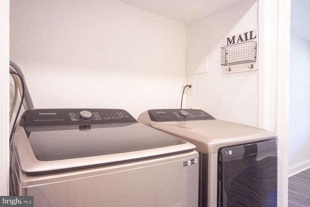 2215 SEARLES RD, Dundalk, MD 21222