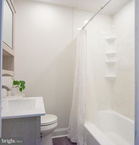 2215 SEARLES RD, Dundalk, MD 21222