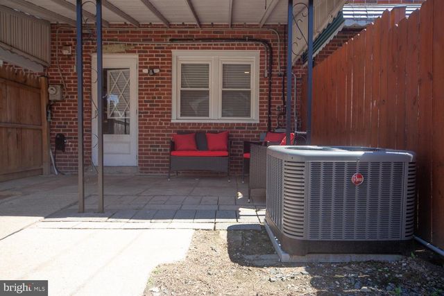 2215 SEARLES RD, Dundalk, MD 21222