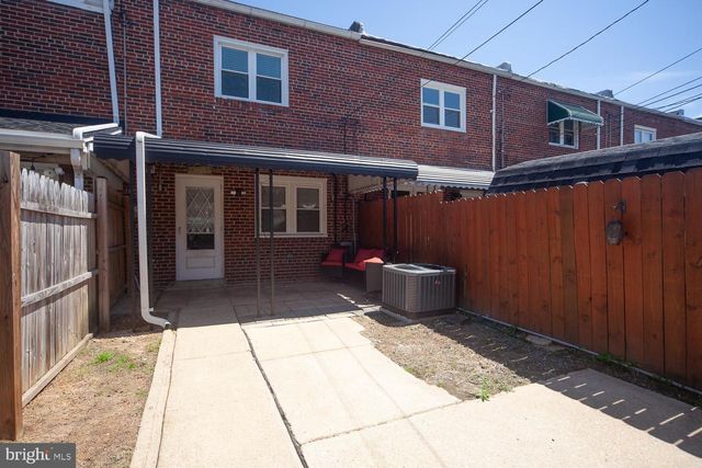 2215 SEARLES RD, Dundalk, MD 21222