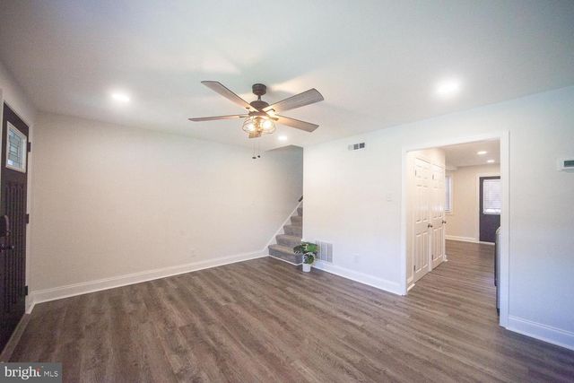 2215 SEARLES RD, Dundalk, MD 21222