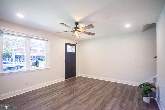 2215 SEARLES RD, Dundalk, MD 21222