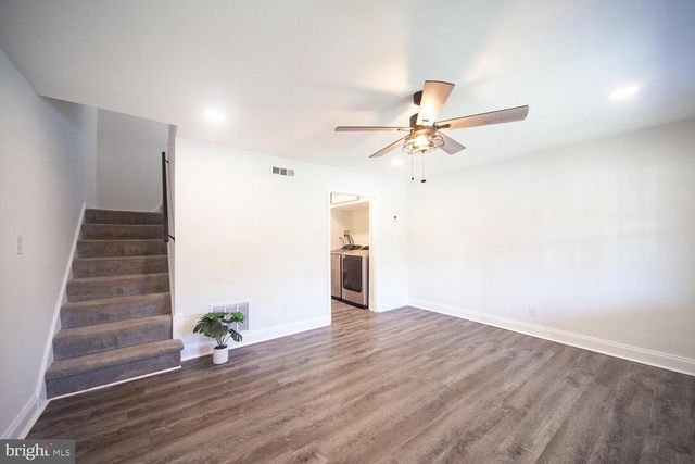 2215 SEARLES RD, Dundalk, MD 21222