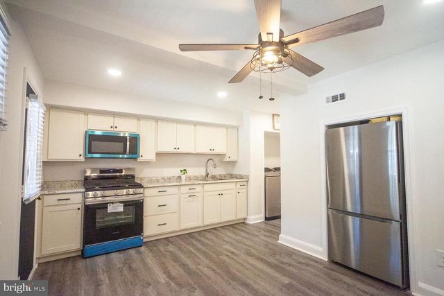 2215 SEARLES RD, Dundalk, MD 21222