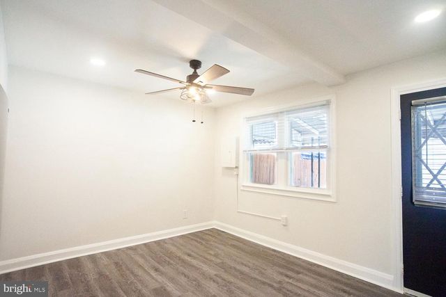 2215 SEARLES RD, Dundalk, MD 21222
