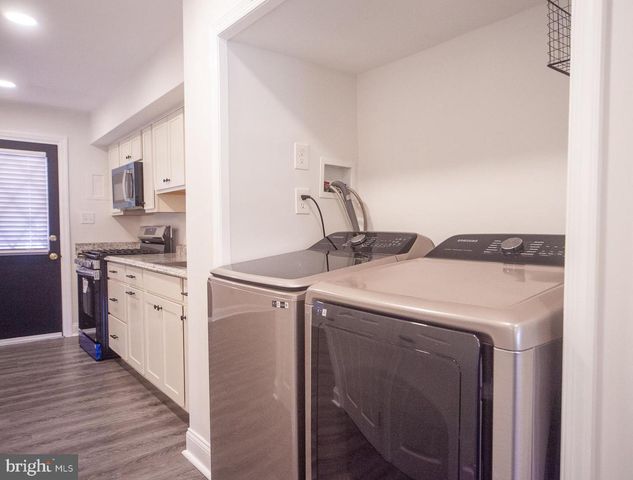 2215 SEARLES RD, Dundalk, MD 21222