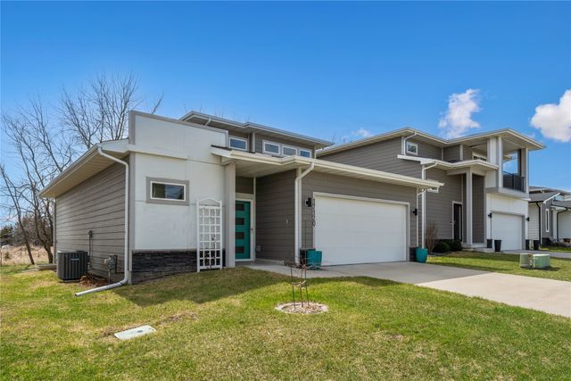 17120 Mistflower Lane, Urbandale, IA 50323