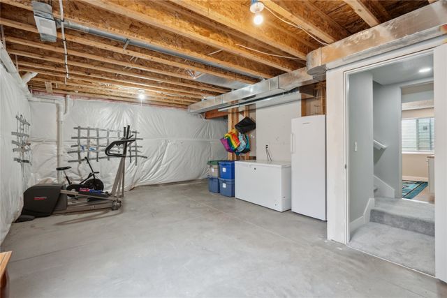 17120 Mistflower Lane, Urbandale, IA 50323