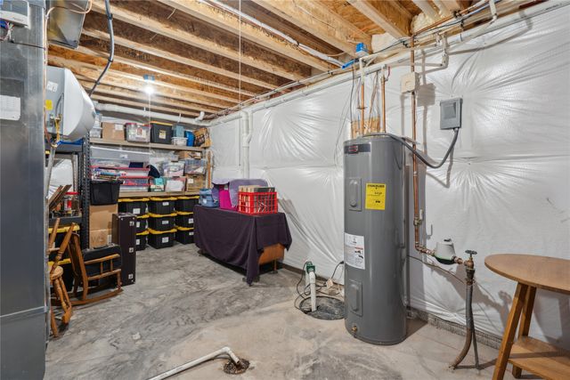 17120 Mistflower Lane, Urbandale, IA 50323