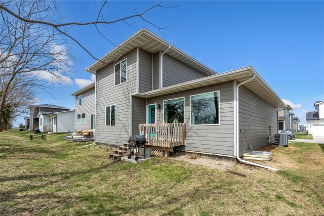 17120 Mistflower Lane, Urbandale, IA 50323