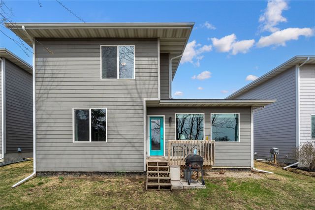 17120 Mistflower Lane, Urbandale, IA 50323