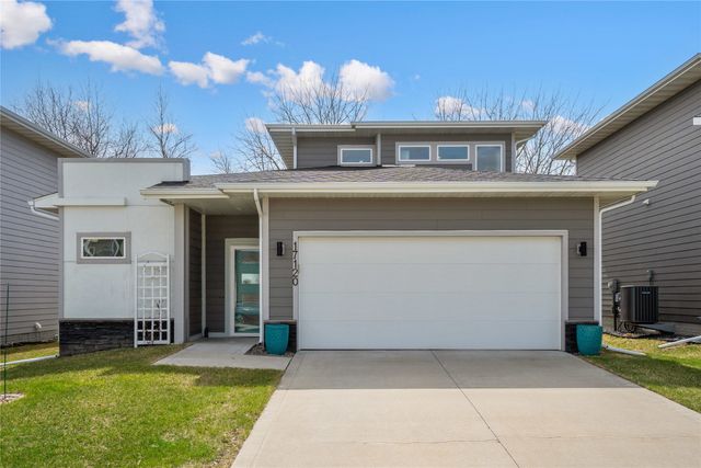 17120 Mistflower Lane, Urbandale, IA 50323