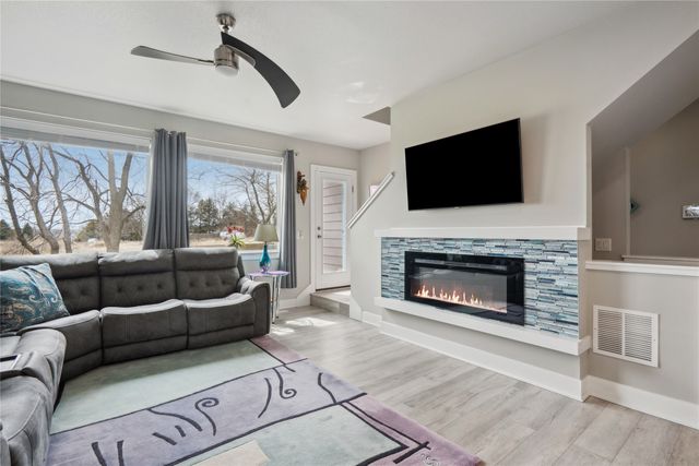 17120 Mistflower Lane, Urbandale, IA 50323