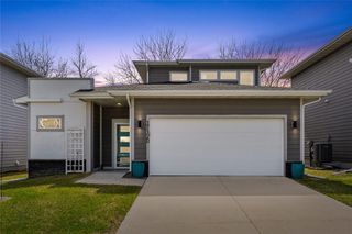 17120 Mistflower Lane, Urbandale, IA 50323
