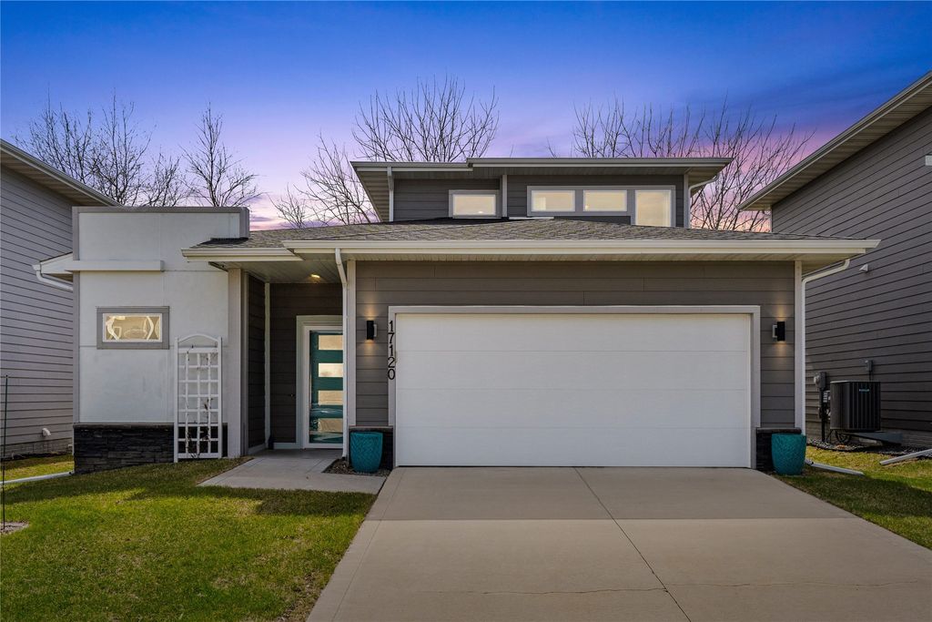 17120 Mistflower Lane, Urbandale, IA 50323