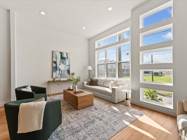 2105 Emancipation Avenue, Houston, TX 77003