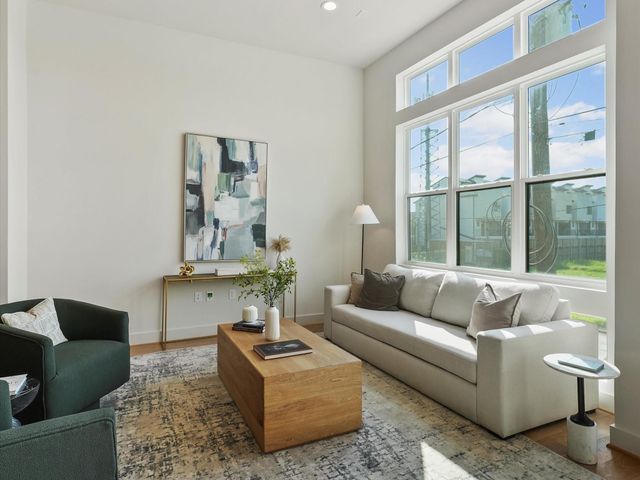 2105 Emancipation Avenue, Houston, TX 77003