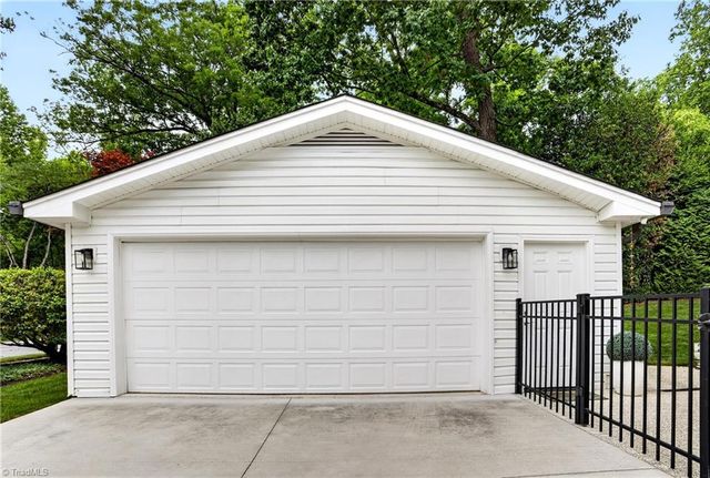 1401 Briarcliff Road, Greensboro, NC 27408