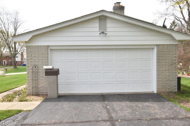 3275 Golfhill Drive, Waterford Charter Township, MI 48329