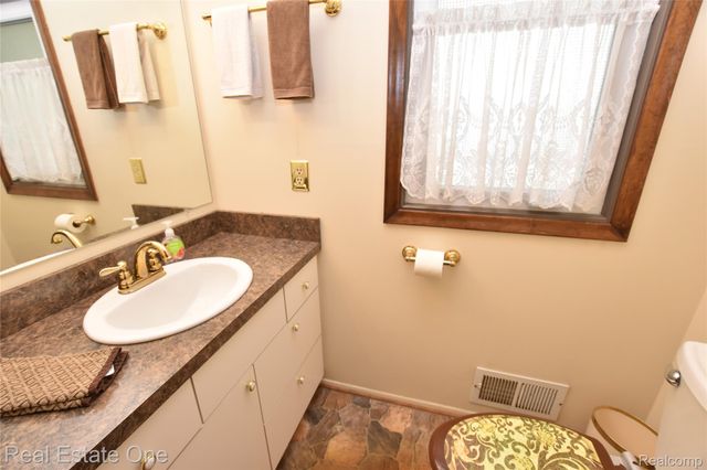 3275 Golfhill Drive, Waterford Charter Township, MI 48329