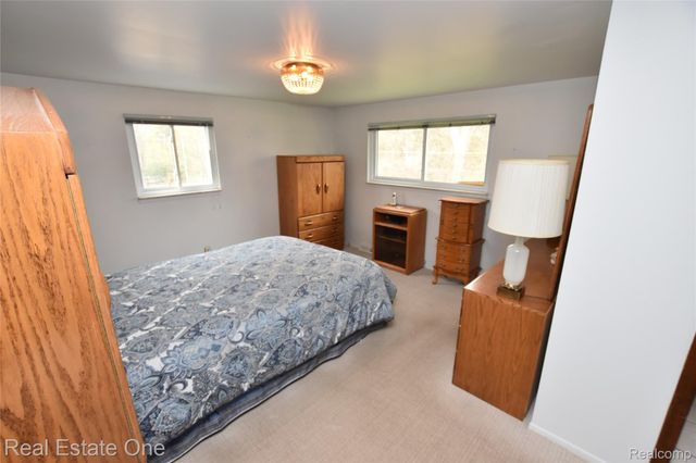 3275 Golfhill Drive, Waterford Charter Township, MI 48329