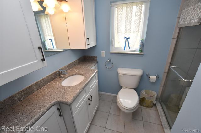 3275 Golfhill Drive, Waterford Charter Township, MI 48329