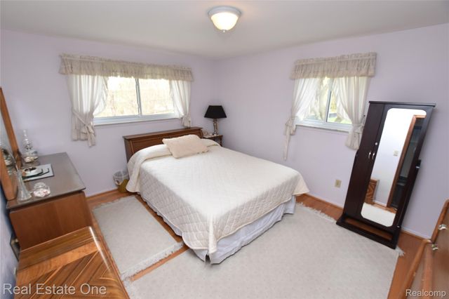 3275 Golfhill Drive, Waterford Charter Township, MI 48329