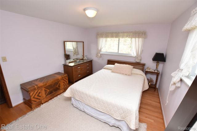 3275 Golfhill Drive, Waterford Charter Township, MI 48329