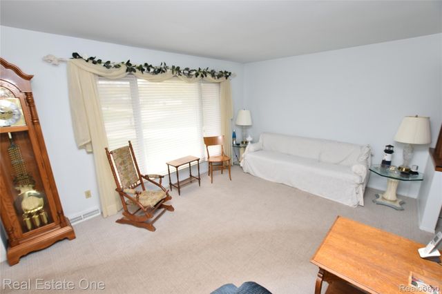 3275 Golfhill Drive, Waterford Charter Township, MI 48329