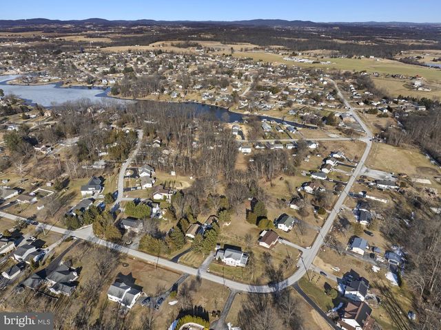 37 LONGSTREET DR, East Berlin, PA 17316