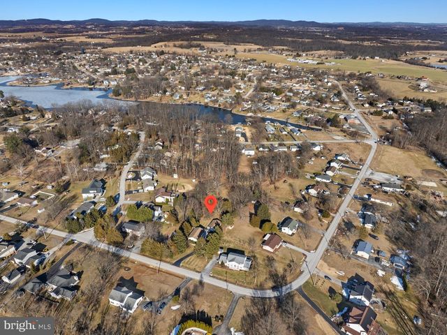 37 LONGSTREET DR, East Berlin, PA 17316