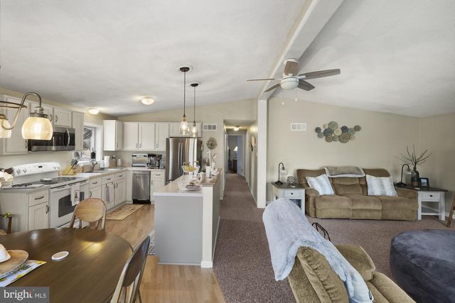 37 LONGSTREET DR, East Berlin, PA 17316