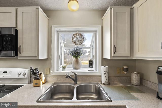 37 LONGSTREET DR, East Berlin, PA 17316