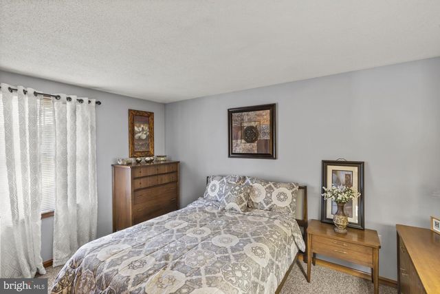 37 LONGSTREET DR, East Berlin, PA 17316