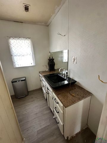 175 Bryson, Waskom, TX 75692