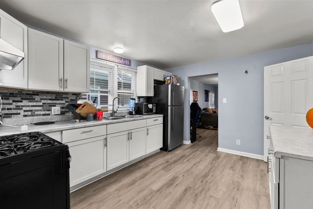 815 Prescott Street, Waukegan, IL 60085