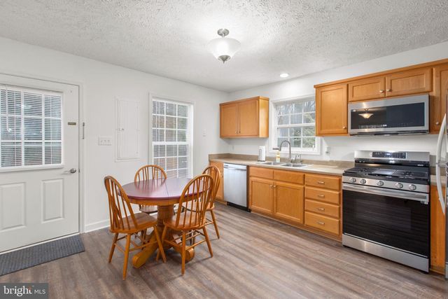 8401 SEAYS RD, Spotsylvania, VA 22551