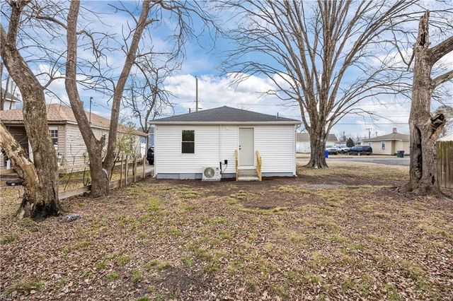 305 Pleasant ST, Suffolk, VA 23434