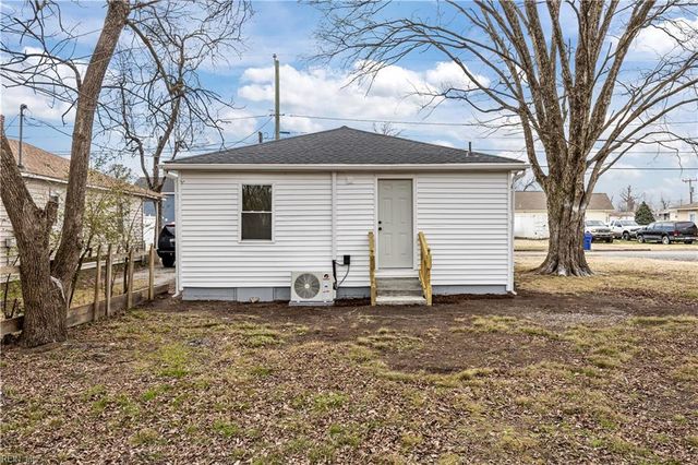 305 Pleasant ST, Suffolk, VA 23434