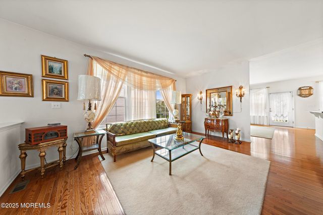 26 Masters Court, Little Egg Harbor, NJ 08087