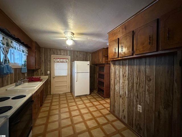 9 Woodmont Circle, Greenville, SC 29605
