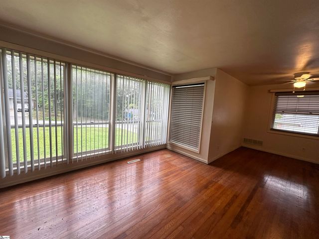 9 Woodmont Circle, Greenville, SC 29605