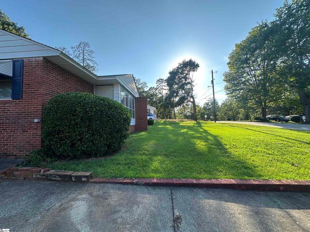 9 Woodmont Circle, Greenville, SC 29605
