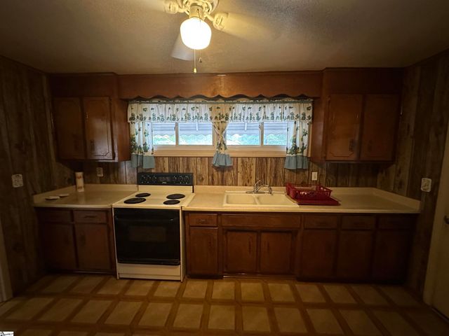 9 Woodmont Circle, Greenville, SC 29605