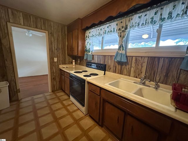 9 Woodmont Circle, Greenville, SC 29605